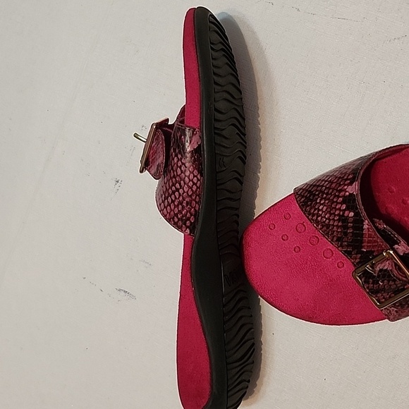 Vionic Women's Fuchsia Snakeskin Slide Sandals - Picture 5 of 10